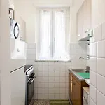 Bright In - Massaua Metro Apartment