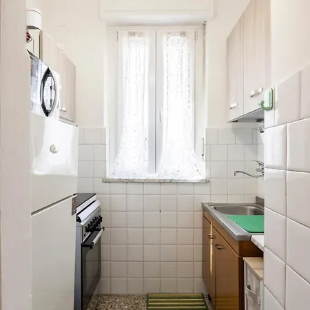 Bright In - Massaua Metro Apartman