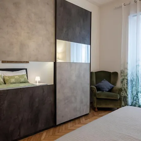 Bright In - Massaua Metro Apartman